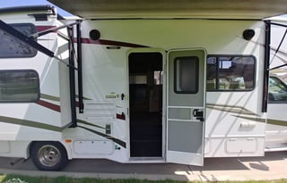 2017  Forest River Sunseeker 3170