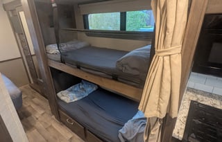 Family-ready - Bunk beds Solar power Pet Friendly
