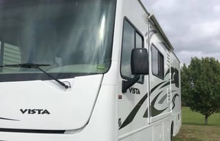 2013 Winnebago Vista 26 foot Class A Motorhome with one slideout