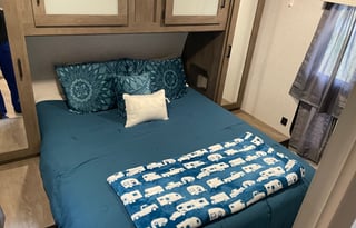 Spacious TWO Bedroom Home Away From Home-Bunkhouse