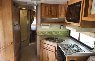 2001 Leprechaun Coachmen RV V-10