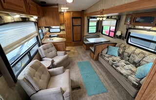 Family friendly, stocked keystone fifth wheel