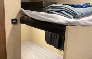 18’ Autumn Ridge: Sleeps 5, Easy Tow, Cozy!