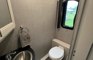 Relaxing Luxury RV Rental w/bunkhouse