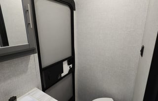 Spacious RV for 8 | Bunkhouse + 1.5 Baths