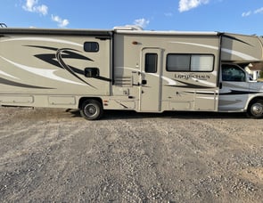Coachmen RV Leprechaun 320BH Chevy 4500