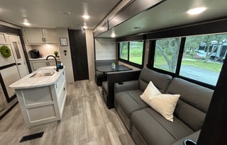 Brand NEW 2023 Jayco Jay Flight with Bunkroom