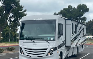Rick and Cindy's 2023 Fleetwood Flair 32N