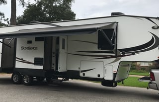 42ft Sundance 5th Wheel. Sleeps 10!