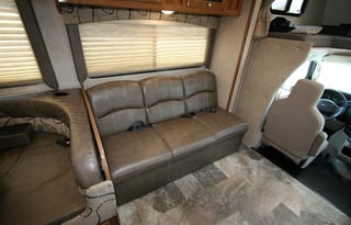 This Classy Class C is Clean, Comfortable & Cozy!
