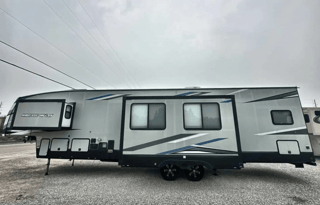 Luxury Family Arctic Wolf Sleeps 8
