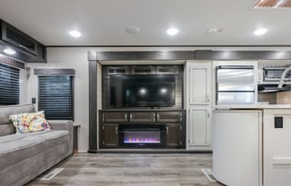 WOW King bed 3 slides looks like 5th wheel inside