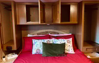 Lucy - Luxury RV for Your Stay in Camp Sherman