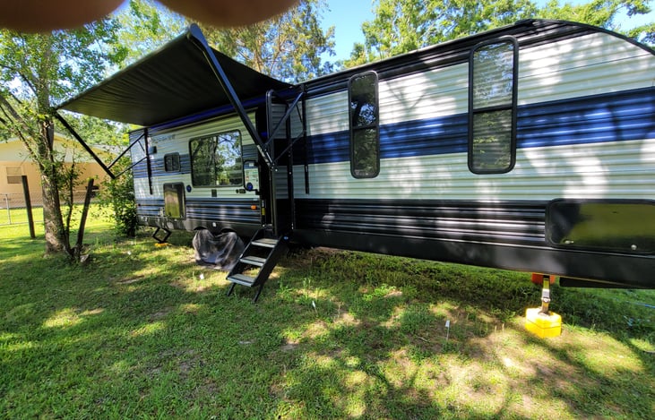 Power awning makes excellent shade from the Southern sun.