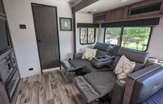 *Delivery Only* 2021 Venture RV SportTrek ST271VMB