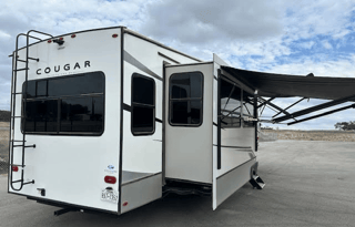 "Hill Country Cougar" Keystone Cougar 368MBI