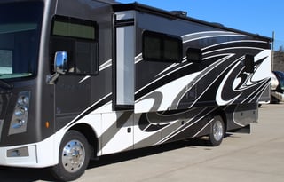 2021 Thor Miramar 32.2  34 Feet Long , Sleeps 6