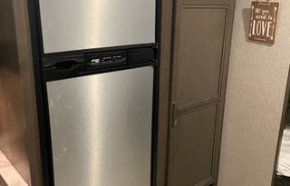 Travel Trailer: Sleeps 8, AC, Slide Out, TV, more!