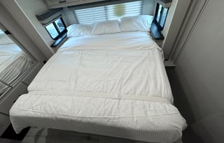 2025 31ft Coachmen 29KB - Sleeps 8
