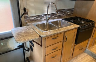 Very Clean! 2017 THOR Four Winds 24 ft. Good Size.