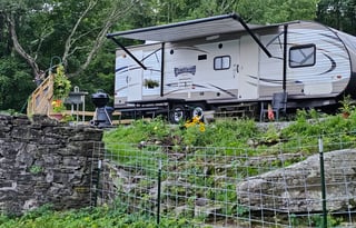 RV - 6 Miles to Bethel Woods set up on sheep farm