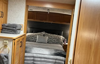 2002 Winnebago Journey 36' Class A