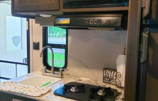 Cozy Luna 2019 Keystone RV Springdale Mini 1790FQ