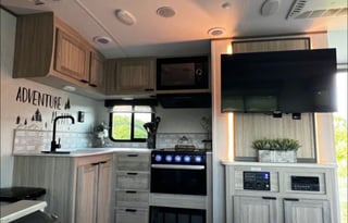 Luxury shadow cruiser