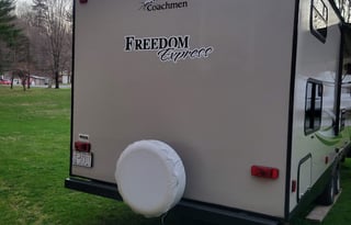 MoJo's 2018 Coachmen Freedom Express 29SE Sleeps 9