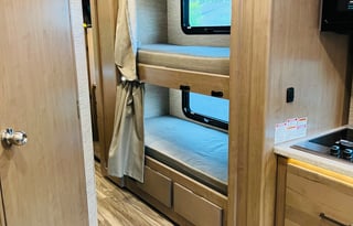 2022 Thor Four Winds 31E (with Bunkhouse)
