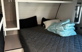 Roaming Retreat: Explore with Comfort!