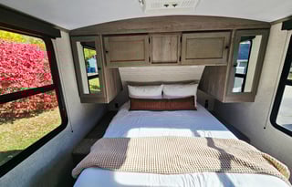 21 Outback Ultra Lite-Half ton / Pet Friendly