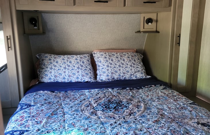 Queen bed in master w/mattress topper.