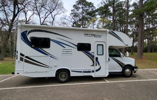 RV Trippin - "Penny" - Thor Freedom Elite
