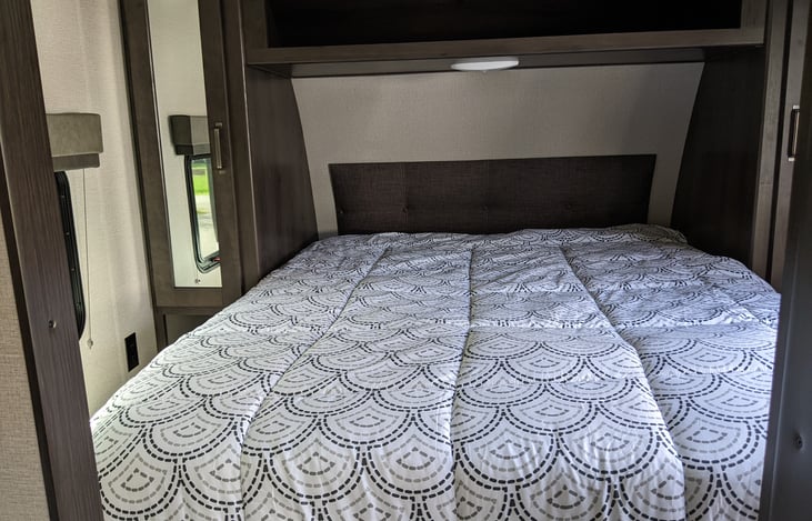 Full size Queen bed.  10" Memory foam mattress with an additional 2" topper.