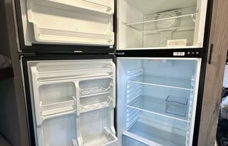 Stay Cool in Like-new Travel Trailer w/2 ACs