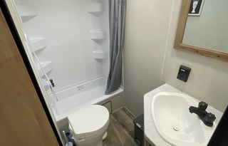 NEW 2024 29ft Light Weight Sleeps 8 Forest River