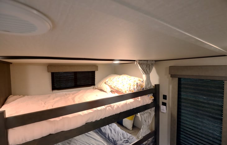 Experience "Gracie" with our 2022 Grand Design Transcend Xplor 265BH located near Table Rock Lake near Branson Missouri and Lake Of The Ozarks. Thank you from us at Stone Mountain RV & Camper Rentals!