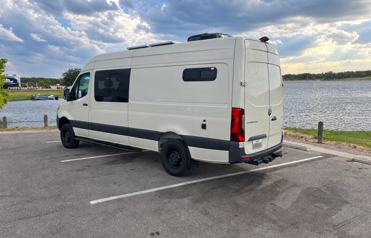 Wake up somewhere beautiful! From lakeside campsites to mountain getaways, this AWD Sprinter gives you the freedom to turn your next destination into home.