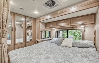C8 *NEW*2022 Thor LUXURY KING Bed,8 Sleeper,Solar