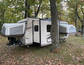 Forest River RV Rockwood Roo 233S