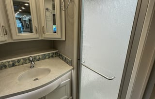 Holiday Rambler Luxury Coach /2 Full Baths & Bunks