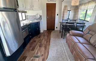 Spacious 42-ft 5th wheel RV