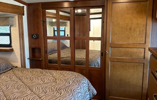 Clean and Comfortable 39’ Heartland Bighorn 3575EL