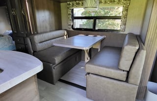 2022 25ft Nexus Triumph luxury. Solar Powered