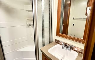 Get Out of Town 2018 Winnebago Sunstar 31BE