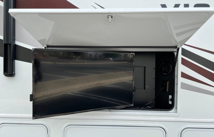 Swivel and Tilt TV Mount