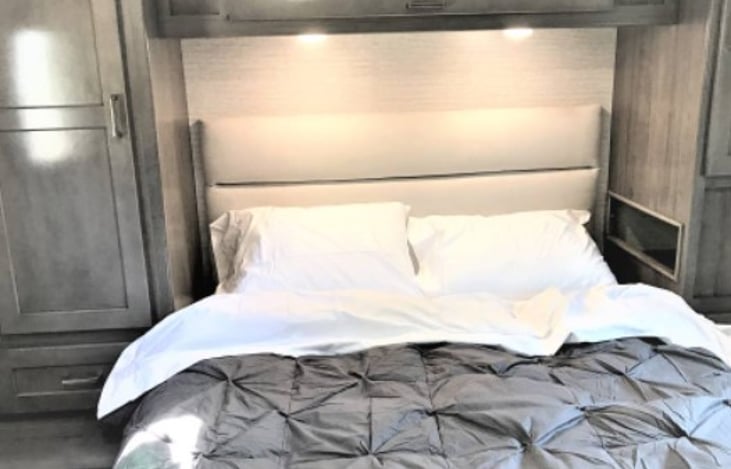 Queen bed in private master cabin