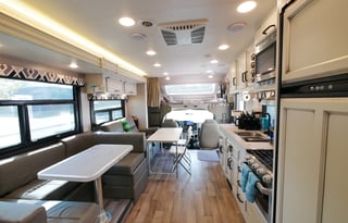 2021 Coach Odyssey 29K - FREE Mobile Wifi