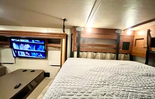 Get Out of Town 2018 Winnebago Sunstar 31BE